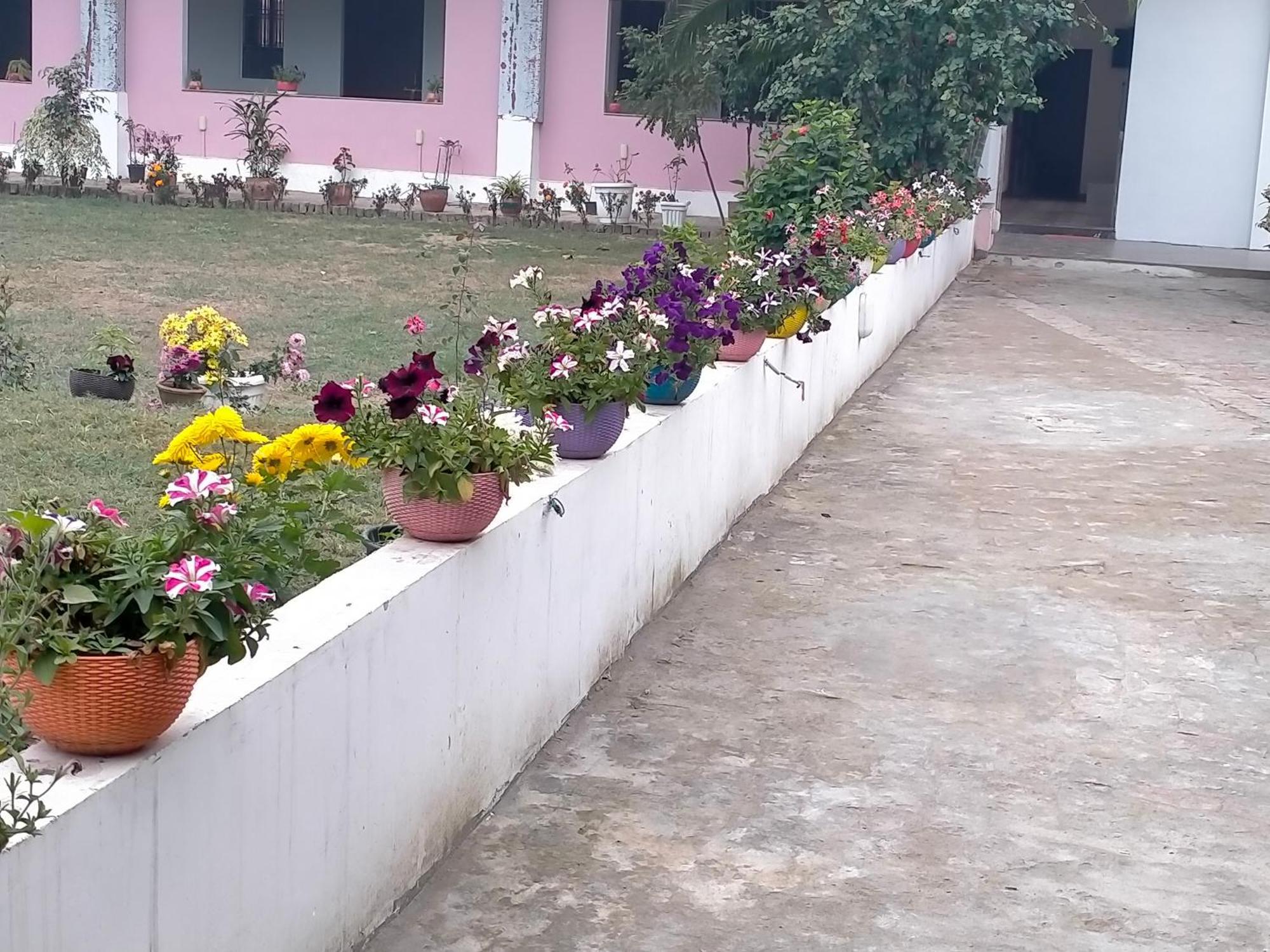 Vedic Villa Waranasi Zewnętrze zdjęcie